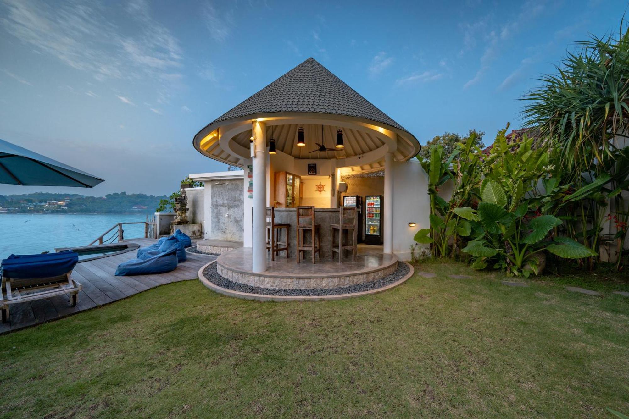 Ceningan Beachside Villas Nusa Lembongan  Exterior photo